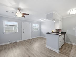 2401 Manor RD 232, Austin TX 78722