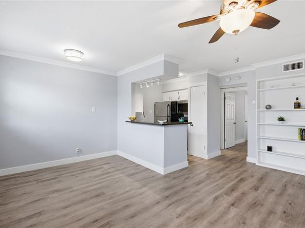 2401 Manor RD 232, Austin TX 78722