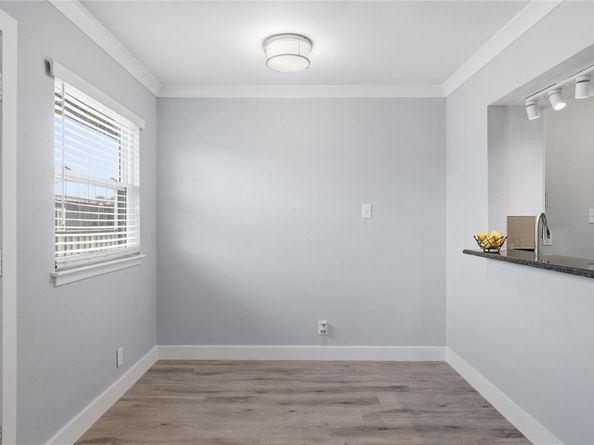 2401 Manor RD 232, Austin TX 78722