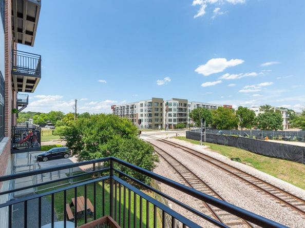 2235 E 6th ST 204, Austin TX 78702