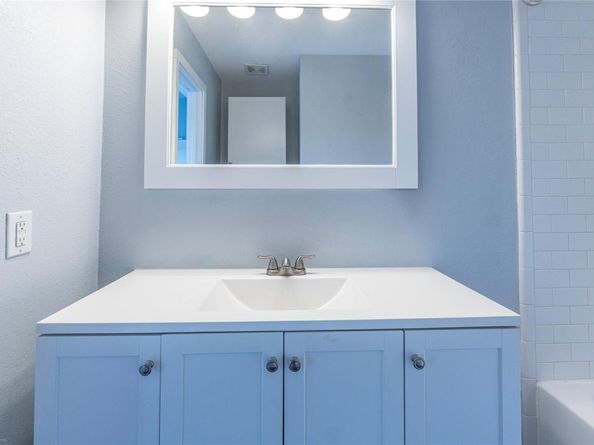 1845 River Crossing CIR C, Austin TX 78741