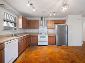 7101 Thannas WAY, Austin TX 78744