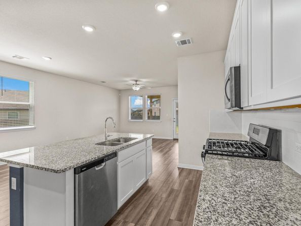 221 Longmount CV, Liberty Hill TX 78642