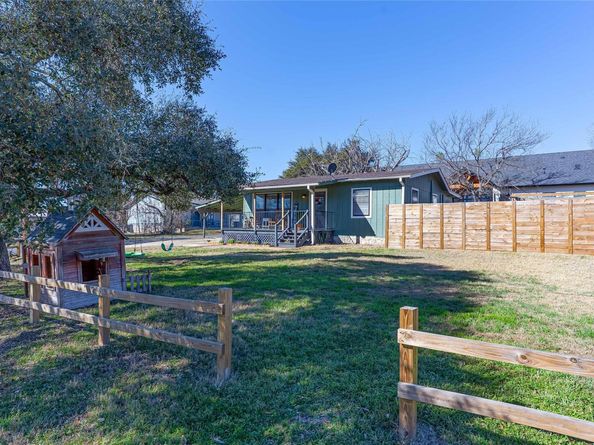 11010 3rd ST, Jonestown TX 78645