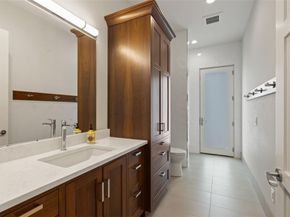 302 Bent Tree CT, West Lake Hills TX 78746