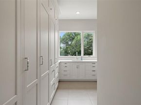 302 Bent Tree CT, West Lake Hills TX 78746