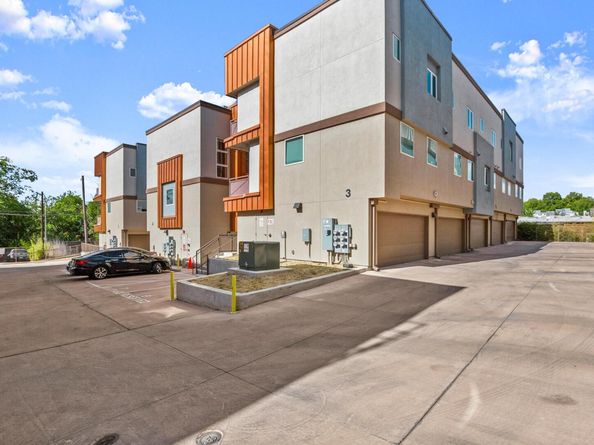 2827 Manor RD 3105, Austin TX 78722