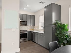 2827 Manor RD 3105, Austin TX 78722