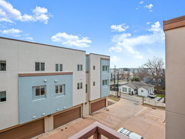 2827 Manor RD 3105, Austin TX 78722