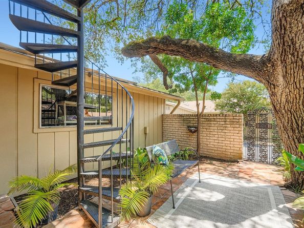 8104 East CT, Austin TX 78759