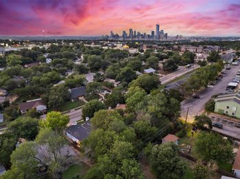 2503 Parker LN