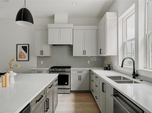 2209 Woodland Ave 201, Austin TX 78741