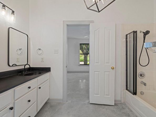 8401 Longview RD, Austin TX 78745