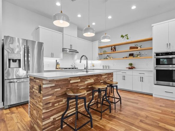 2712 Oak Springs DR A, Austin TX 78702