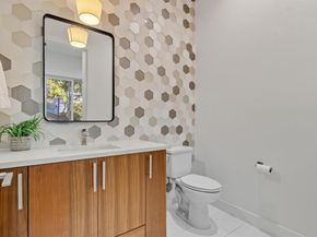 2712 Oak Springs DR A, Austin TX 78702