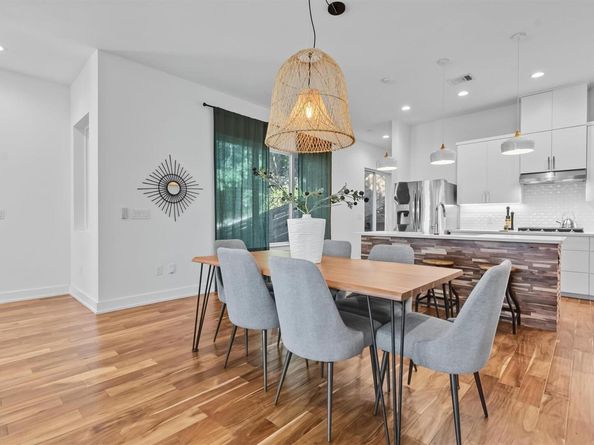 2712 Oak Springs DR A, Austin TX 78702