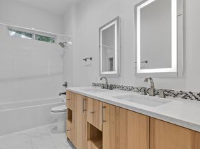2712 Oak Springs DR A, Austin TX 78702