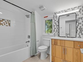 2712 Oak Springs DR A, Austin TX 78702