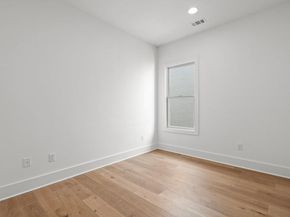 1719 Spyglass DR 16, Austin TX 78746