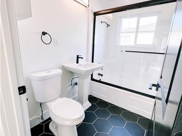 5916 Walnut Avenue, Long Beach CA 90805