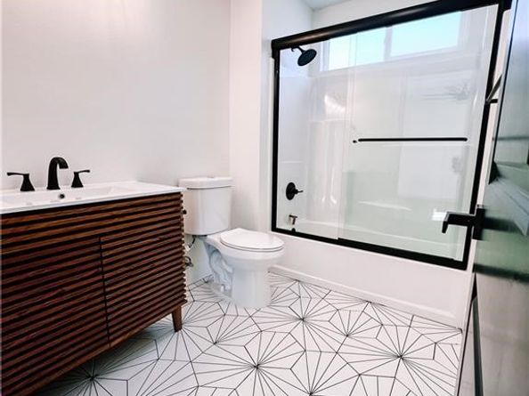 5916 Walnut Avenue, Long Beach CA 90805