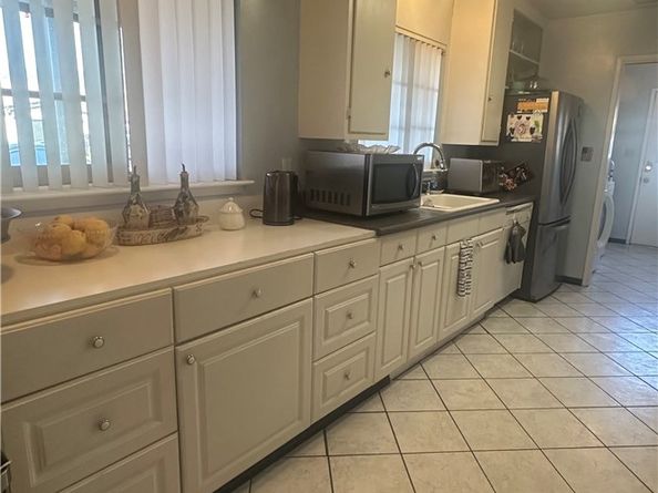 130 Cary Lane, Pomona CA 91767