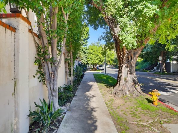 1805 Outpost Drive, Los Angeles CA 90068