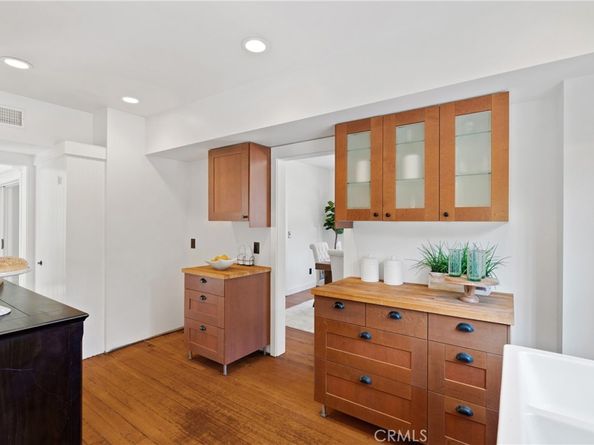 1070 Marengo Avenue N, Pasadena CA 91103