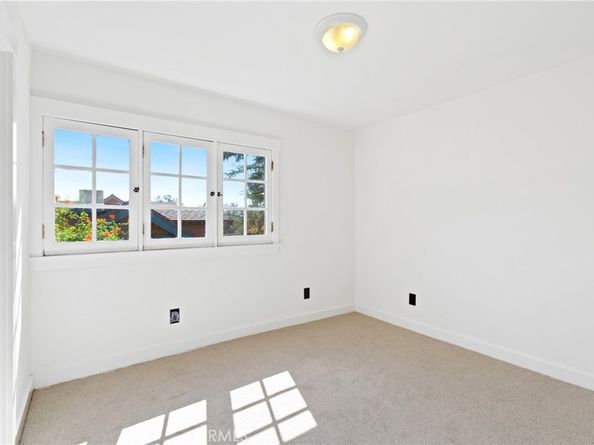 1070 Marengo Avenue N, Pasadena CA 91103