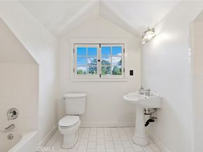 1070 Marengo Avenue N, Pasadena CA 91103