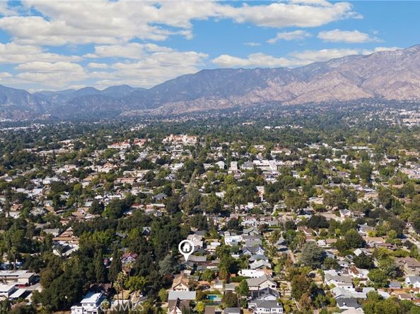 1070 Marengo Avenue N, Pasadena CA 91103