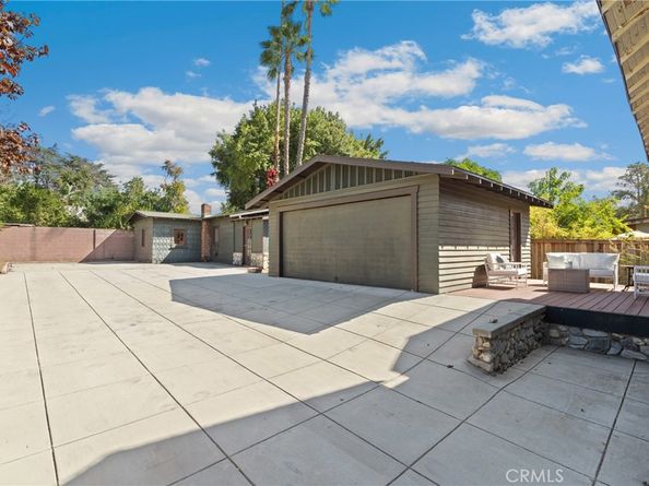 1070 Marengo Avenue N, Pasadena CA 91103