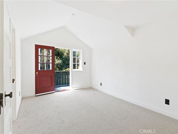 1070 Marengo Avenue N, Pasadena CA 91103