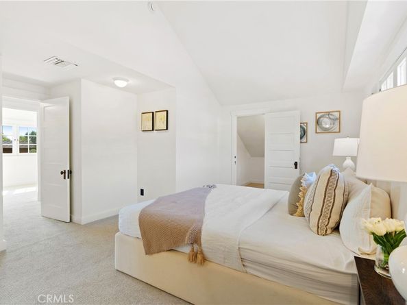 1070 Marengo Avenue N, Pasadena CA 91103