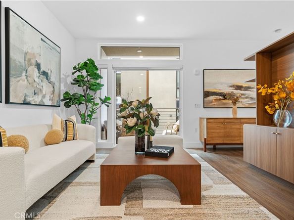 709 E Walnut Street 318, Pasadena CA 91101