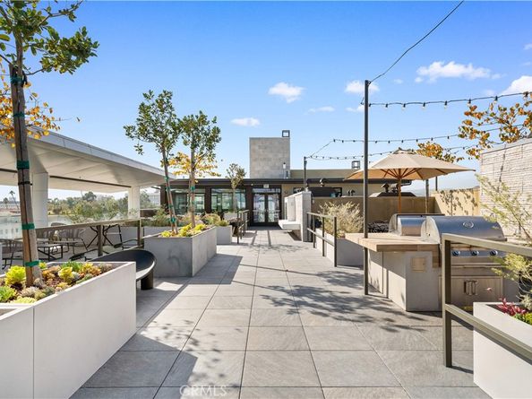 709 E Walnut Street 318, Pasadena CA 91101