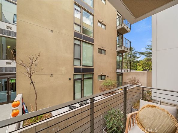 709 E Walnut Street 318, Pasadena CA 91101