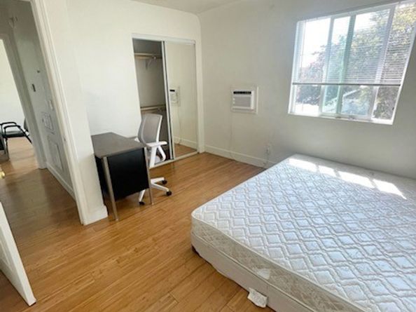 1238 W 35th Street, Los Angeles CA 90007
