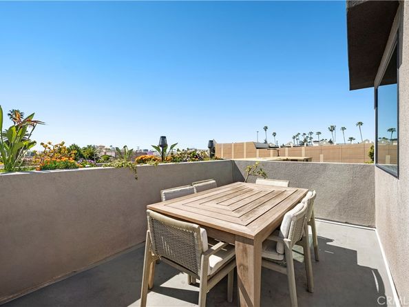 922 N Ridgewood Pl, Los Angeles CA 90038