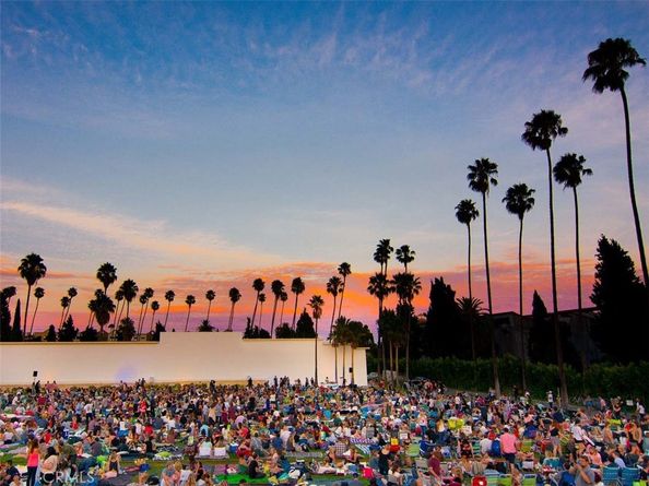 922 N Ridgewood Pl, Los Angeles CA 90038