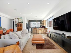 922 N Ridgewood Pl, Los Angeles CA 90038