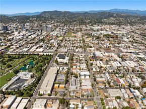 922 N Ridgewood Pl, Los Angeles CA 90038