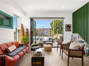 922 N Ridgewood Pl, Los Angeles CA 90038