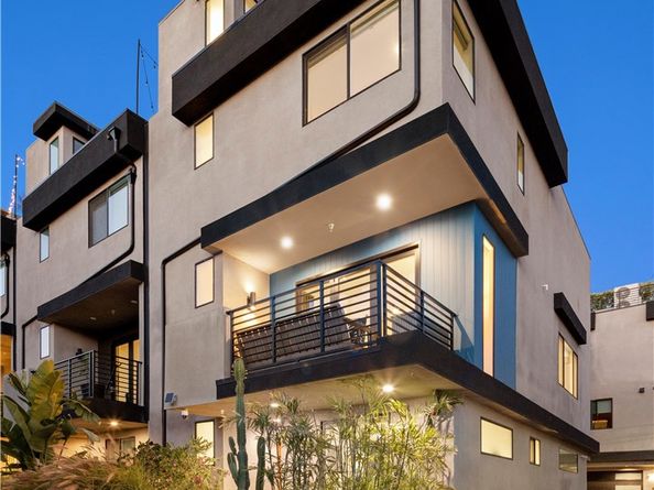 922 N Ridgewood Pl, Los Angeles CA 90038