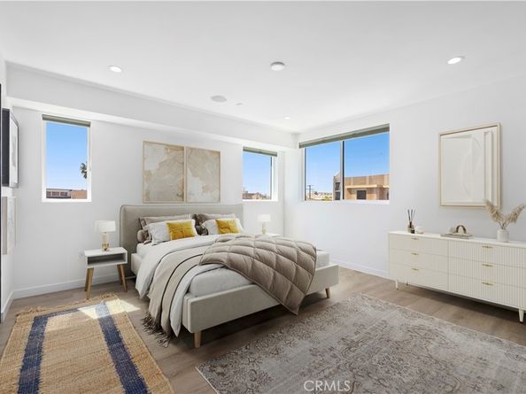 922 N Ridgewood Pl, Los Angeles CA 90038