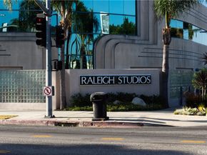 922 N Ridgewood Pl, Los Angeles CA 90038