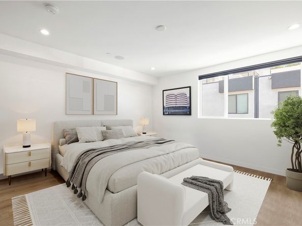 922 N Ridgewood Pl, Los Angeles CA 90038