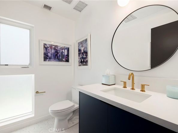922 N Ridgewood Pl, Los Angeles CA 90038