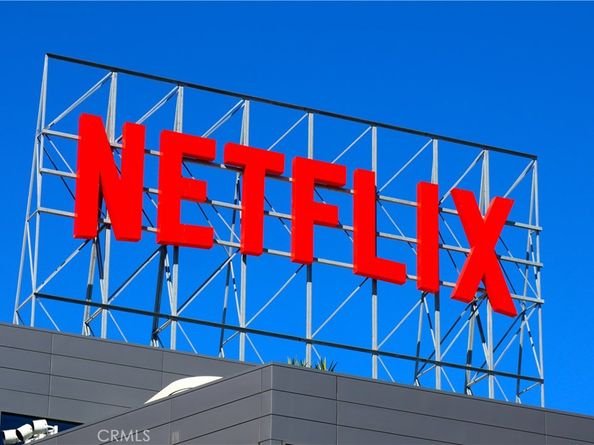 922 N Ridgewood Pl, Los Angeles CA 90038