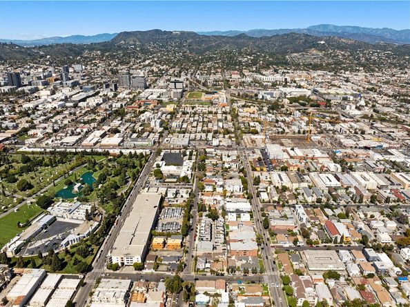 922 N Ridgewood Pl, Los Angeles CA 90038
